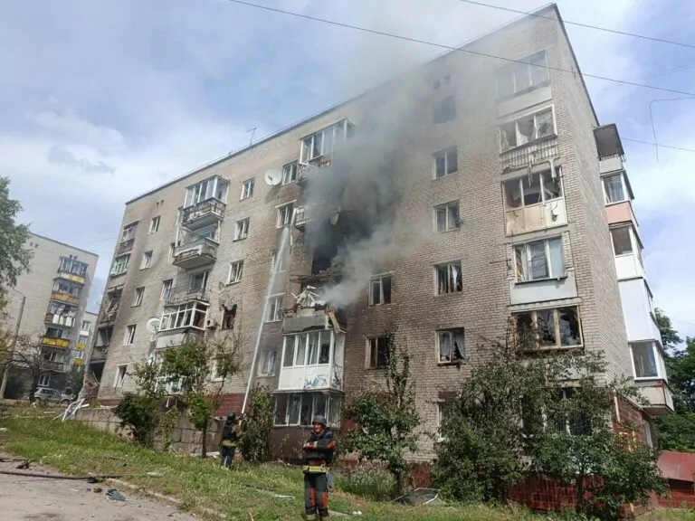 Росіяни обстріляли Ізюм: загинула жінка, є поранені