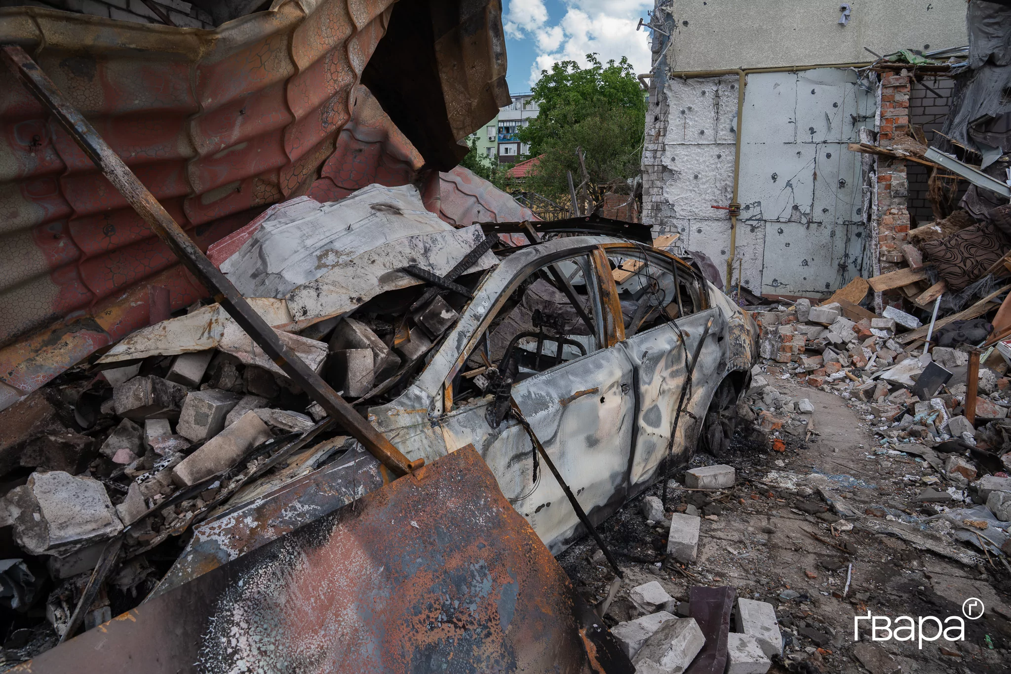 зображення до посту: «Загинула вагітна дівчина. Це для всіх був великий шок»: наслідки ракетного удару по Чугуєву — фото