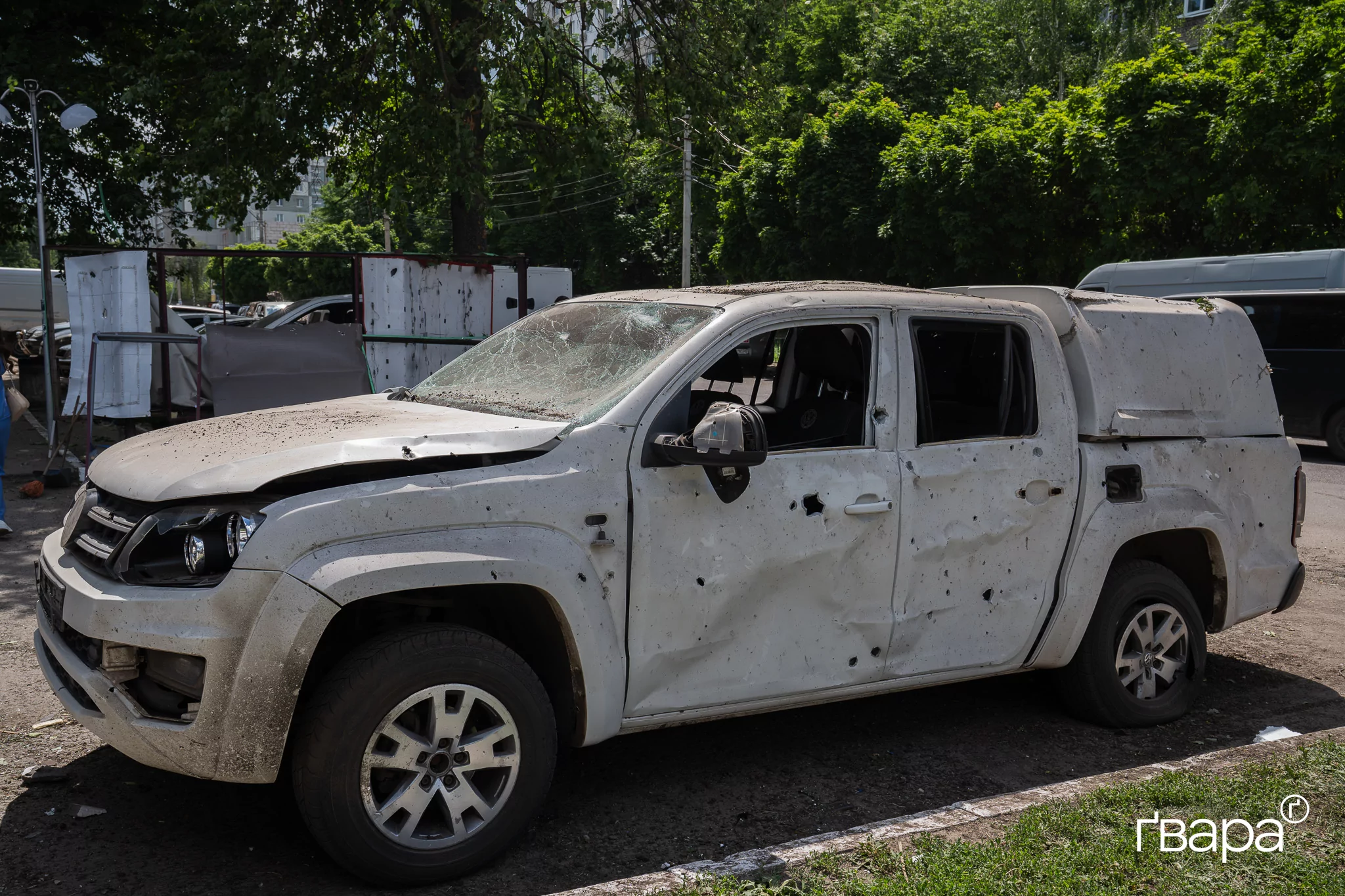 зображення до посту: «Загинула вагітна дівчина. Це для всіх був великий шок»: наслідки ракетного удару по Чугуєву — фото