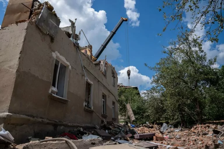 ‘I was born under lucky star.’ 2 days of Russian glide bomb attacks on Kharkiv leave 2 killed, 14 injured (Photos) 