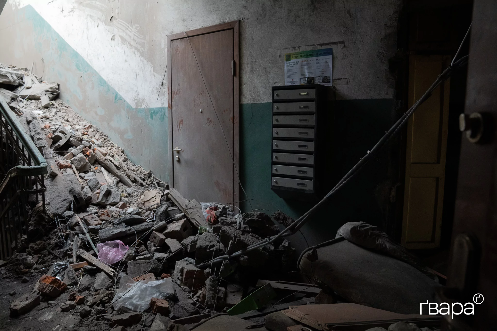 зображення до посту: «Тепер квартира вся під знесення»: росіяни другий день поспіль завадають авіударів по Холодногірському району Харкова — фото