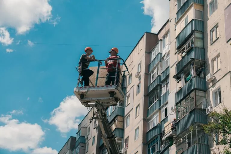 ‘Even our building was shaking.’ Consequences of Russian attack on Slobidskyi district of Kharkiv on Jun. 2 (Photos) 