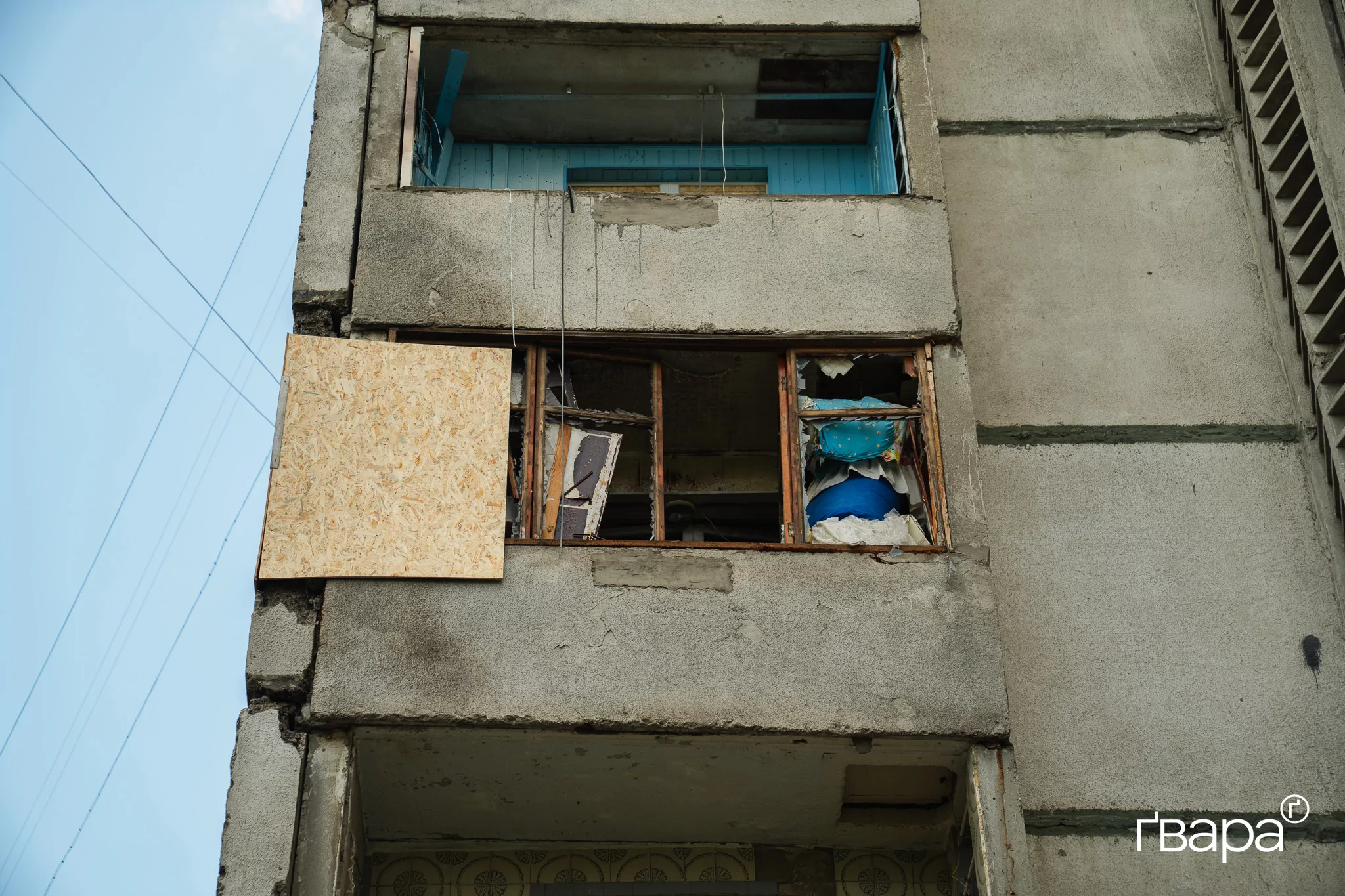 зображення до посту: Наслідки влучань у двох районах Харкова: 16 постраждалих — фото