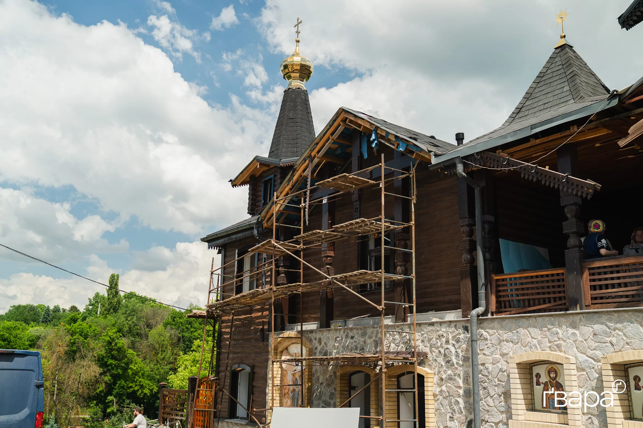 зображення до посту: Наслідки влучань у двох районах Харкова: 16 постраждалих — фото