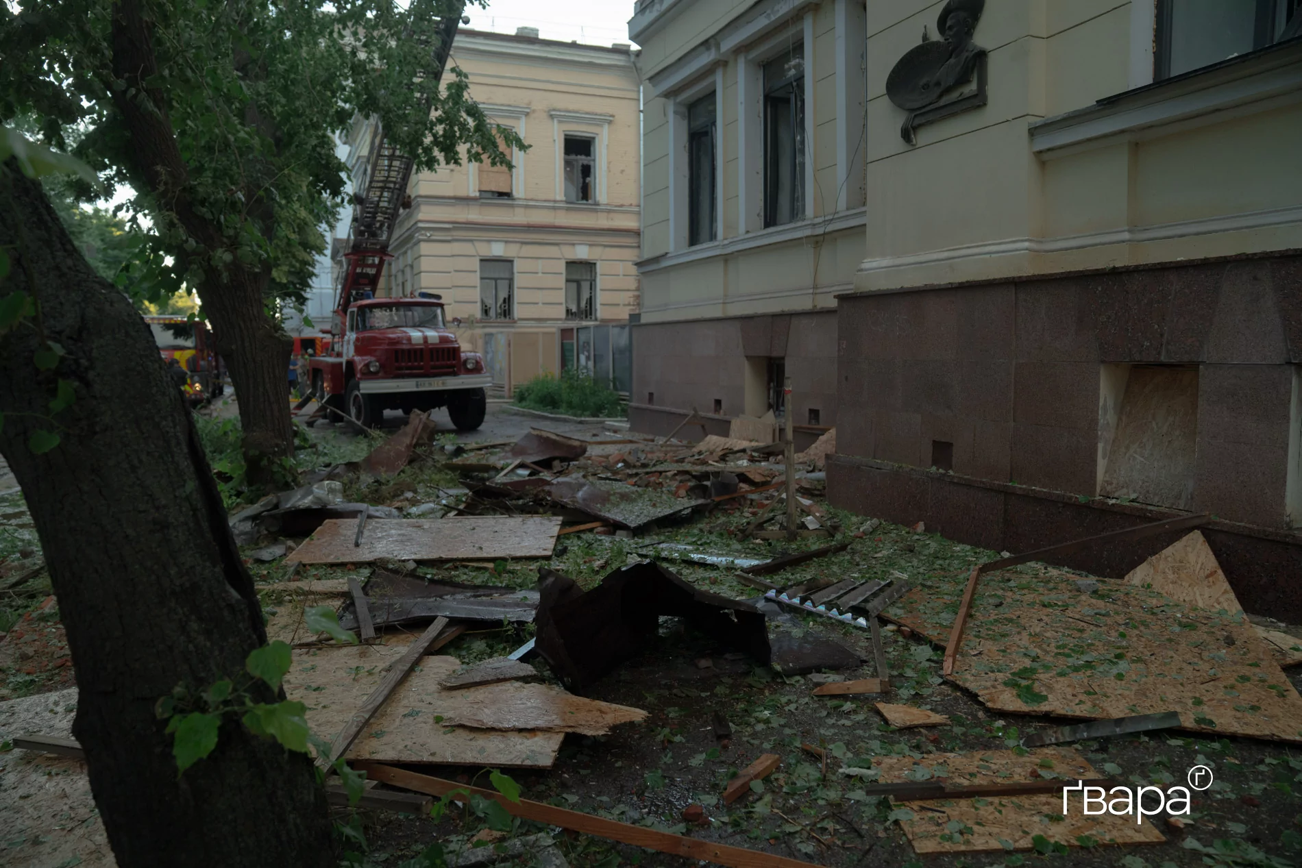 зображення до посту: Російський дрон пошкодив Харківський художній музей — фото