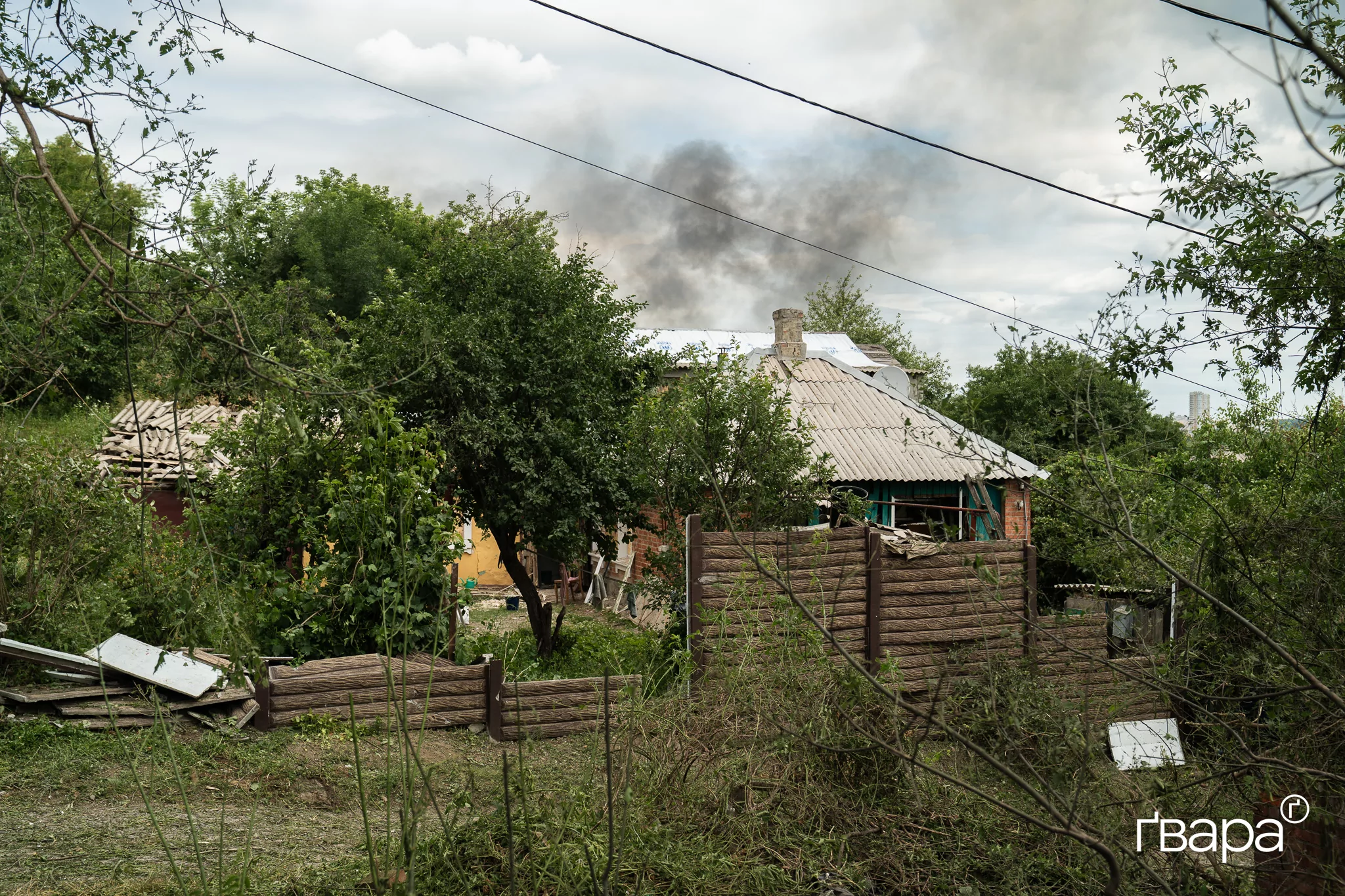 зображення до посту: &laquo;Головне, що ми живі&raquo;: як харків&rsquo;яни пережили авіаудар по Холодногірському району &mdash; фото