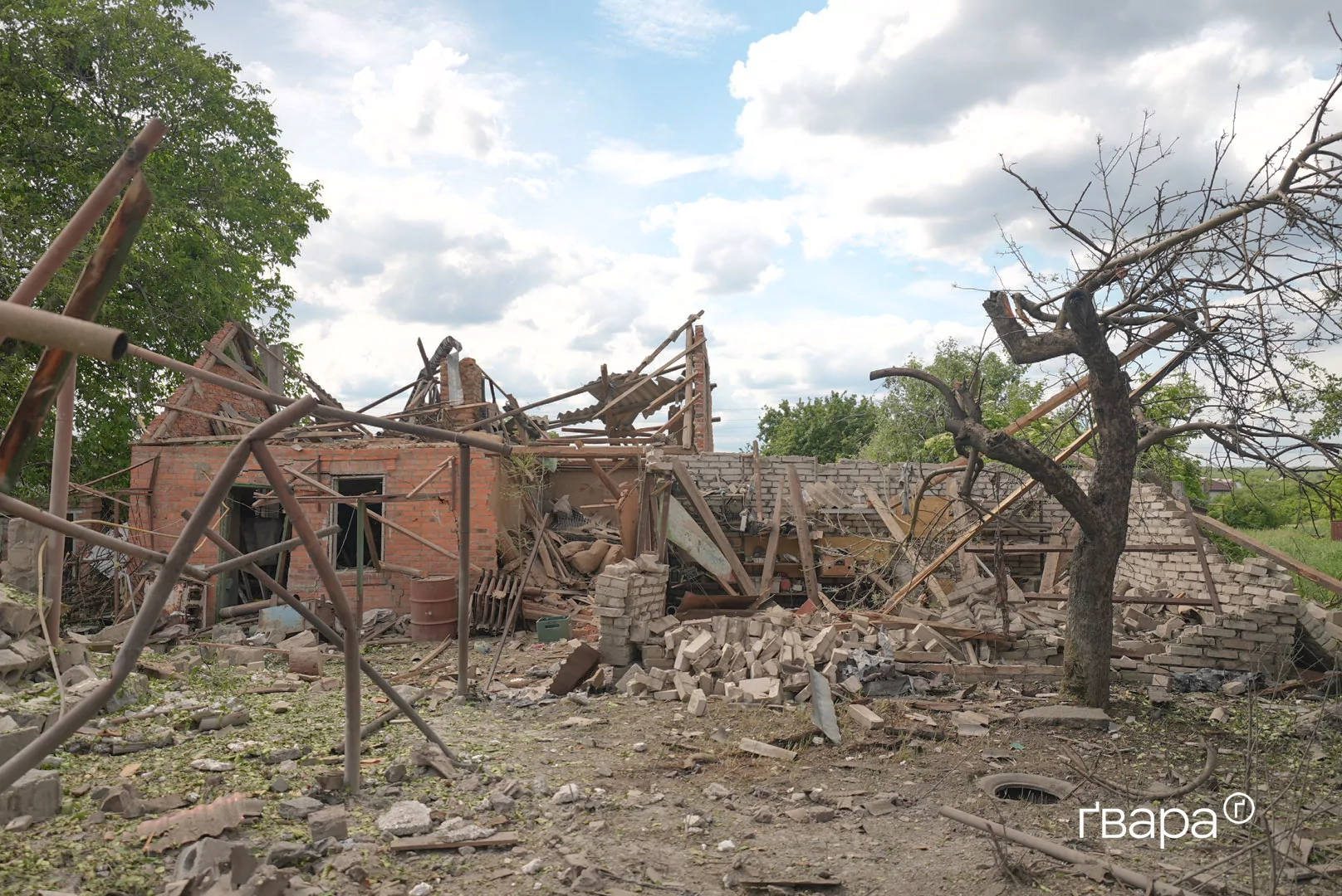 зображення до посту: Наслідки російського обстрілу Рокитного, який забрав життя двох фермерів &mdash; фото