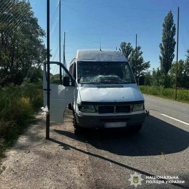 Росіяни атакували автобус на Богодухівщині: загинула пасажирка