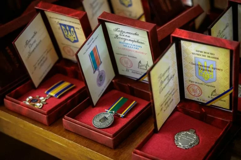 Чотирьох працівників «Харківобленерго» відзначили державними нагородами