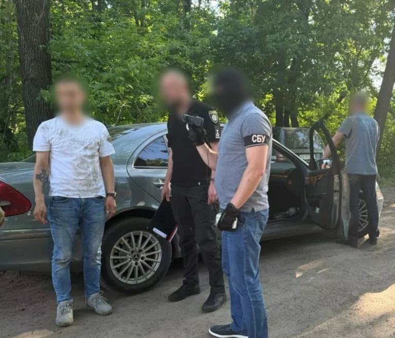 На Харківщині двох працівників ТЦК підозрюють в отриманні хабаря