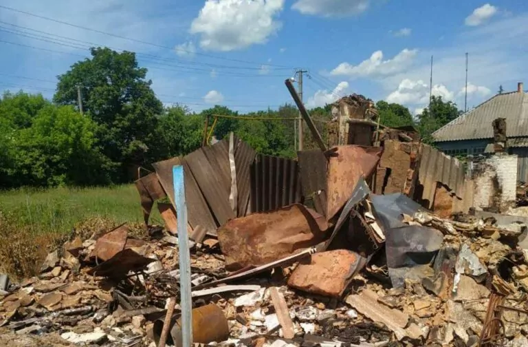 Російські КАБи знищили будинок культури та заклад освіти на Харківщині