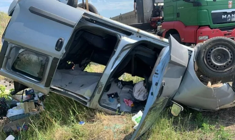На Харківщині сталася ДТП: загинула літня жінка, постраждали водій і дитина