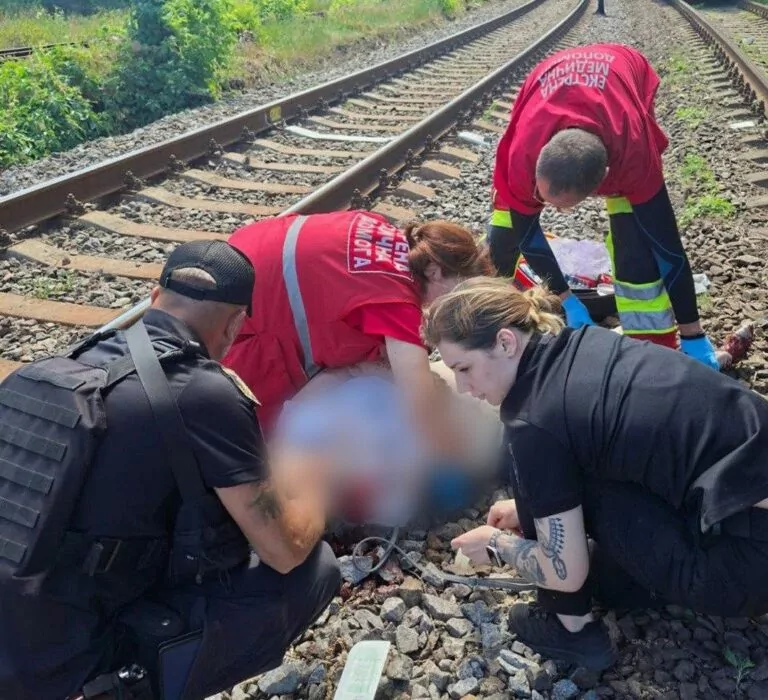 Поблизу Південного вокзалу в Харкові під тепловоз потрапила жінка