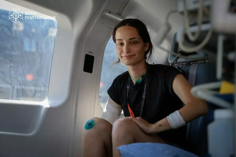 Medics transport Kharkiv rescuer who lost her arm during Russian attack to Lviv for prosthetics