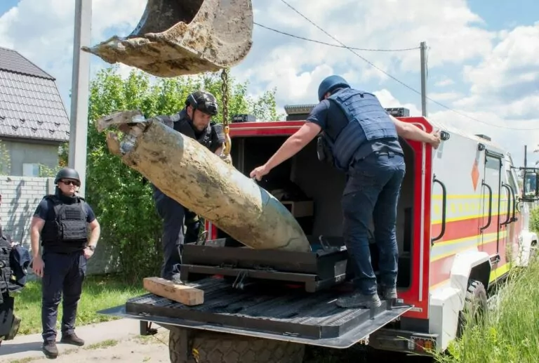 У Дергачах сапери виявили 500-кілограмову авіабомбу