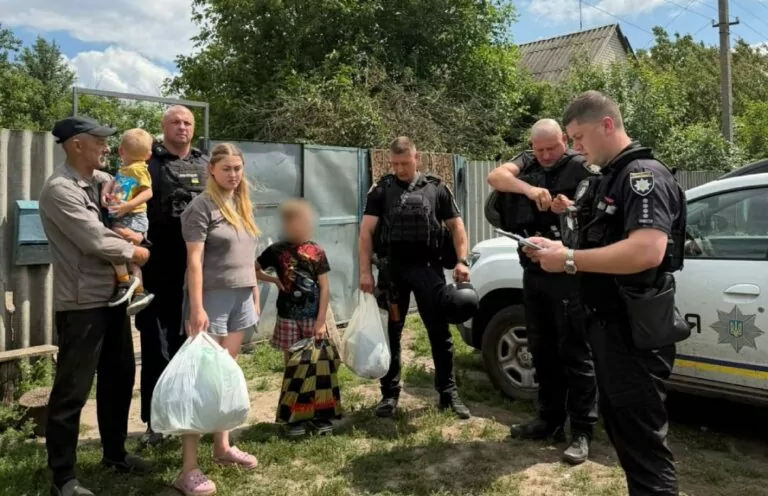 Після евакуації родини з Куп’янщини на матір склали адмінпротокол