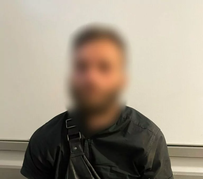 У Харкові чоловік із ножем напав на поліцейських