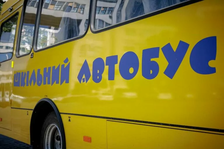 Громади Харківщини отримали ще дев’ять шкільних автобусів