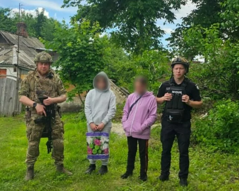 На Куп’янщині поліцейські евакуювали жінку з дитиною під атакою FPV-дрона