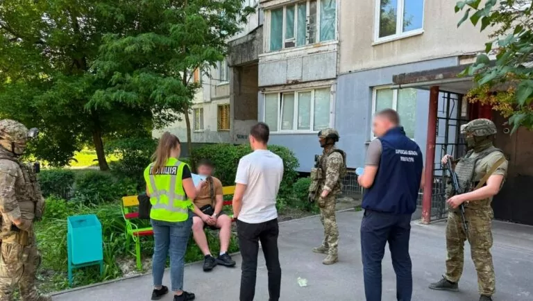 На Харківщині затримано чоловіка за організацію перетину кордону