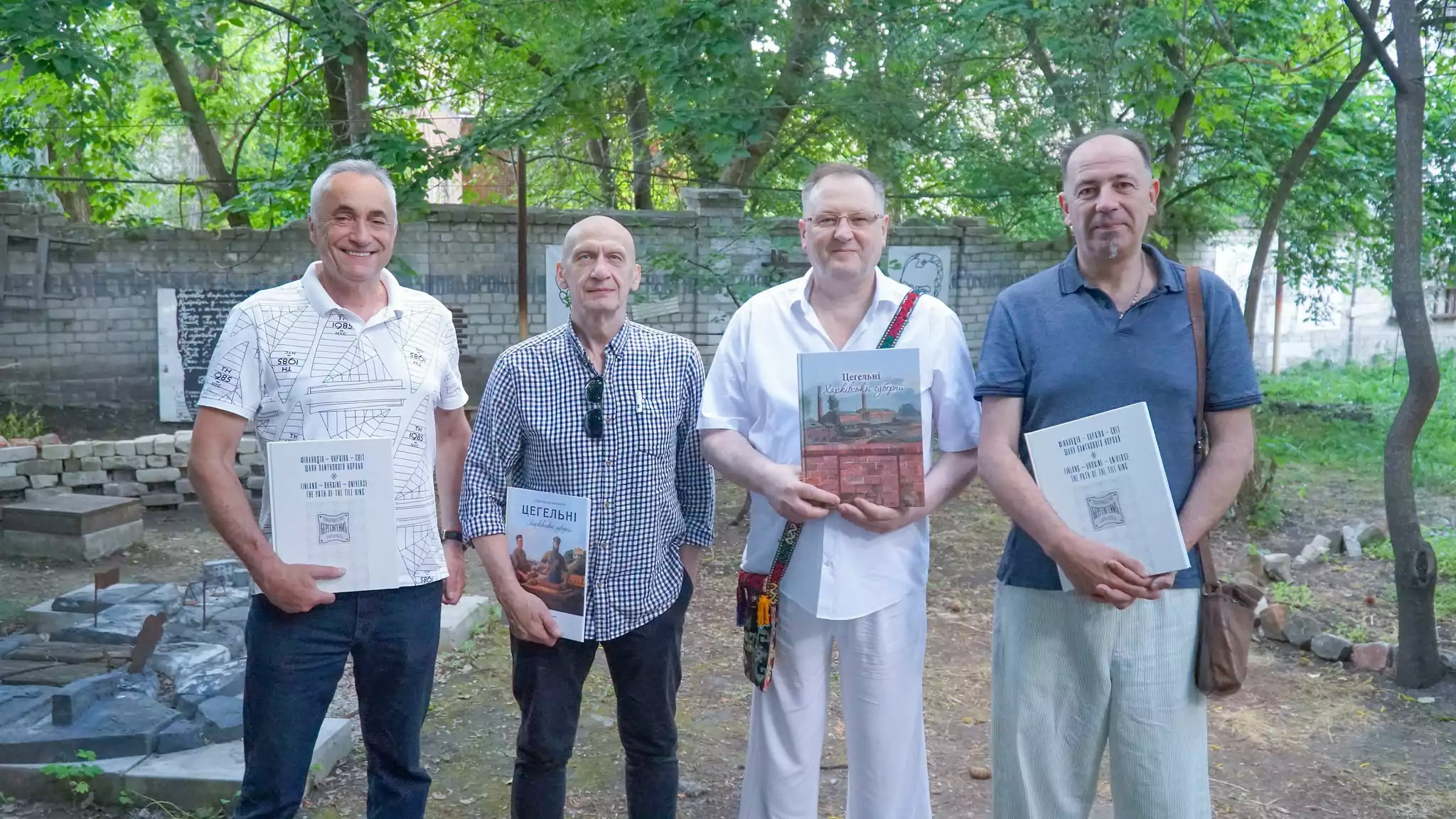 Автори книги