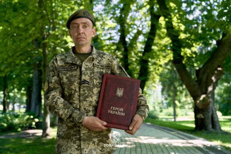 Військового, який 193 дні обороняв Вовчанськ, відзначили званням Героя України