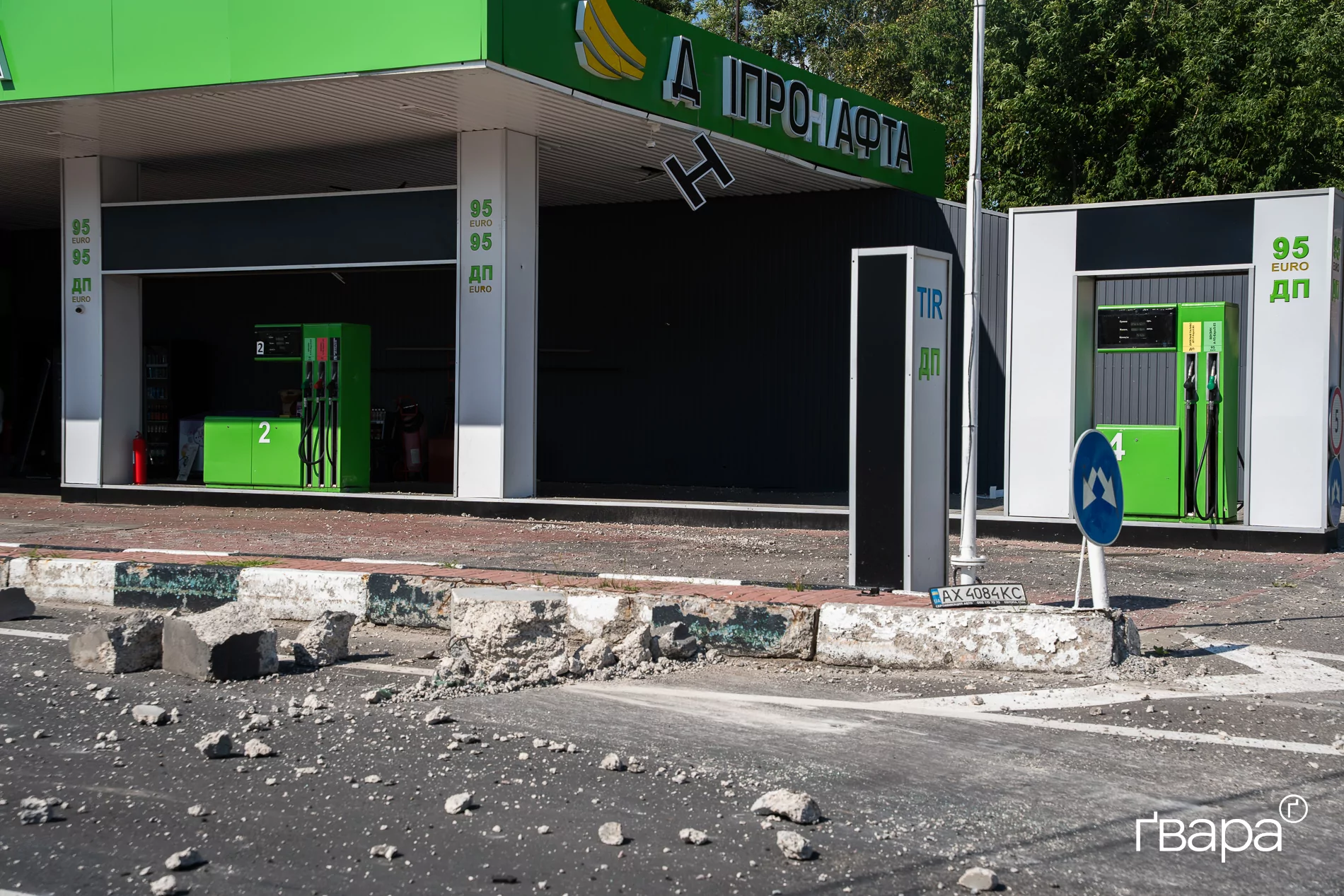 зображення до посту: &laquo;Від машини залишилася лише картинка&raquo;: наслідки ударів КАБами по Харкову &mdash; фото