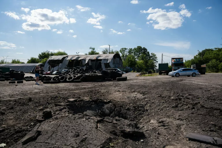 Russian forces attack Kharkiv with glide bombs, killing 1, injuring at least 20
