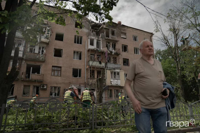 «Як ми вижили, я не знаю»: наслідки ракетного удару по Немишлянському району Харкова