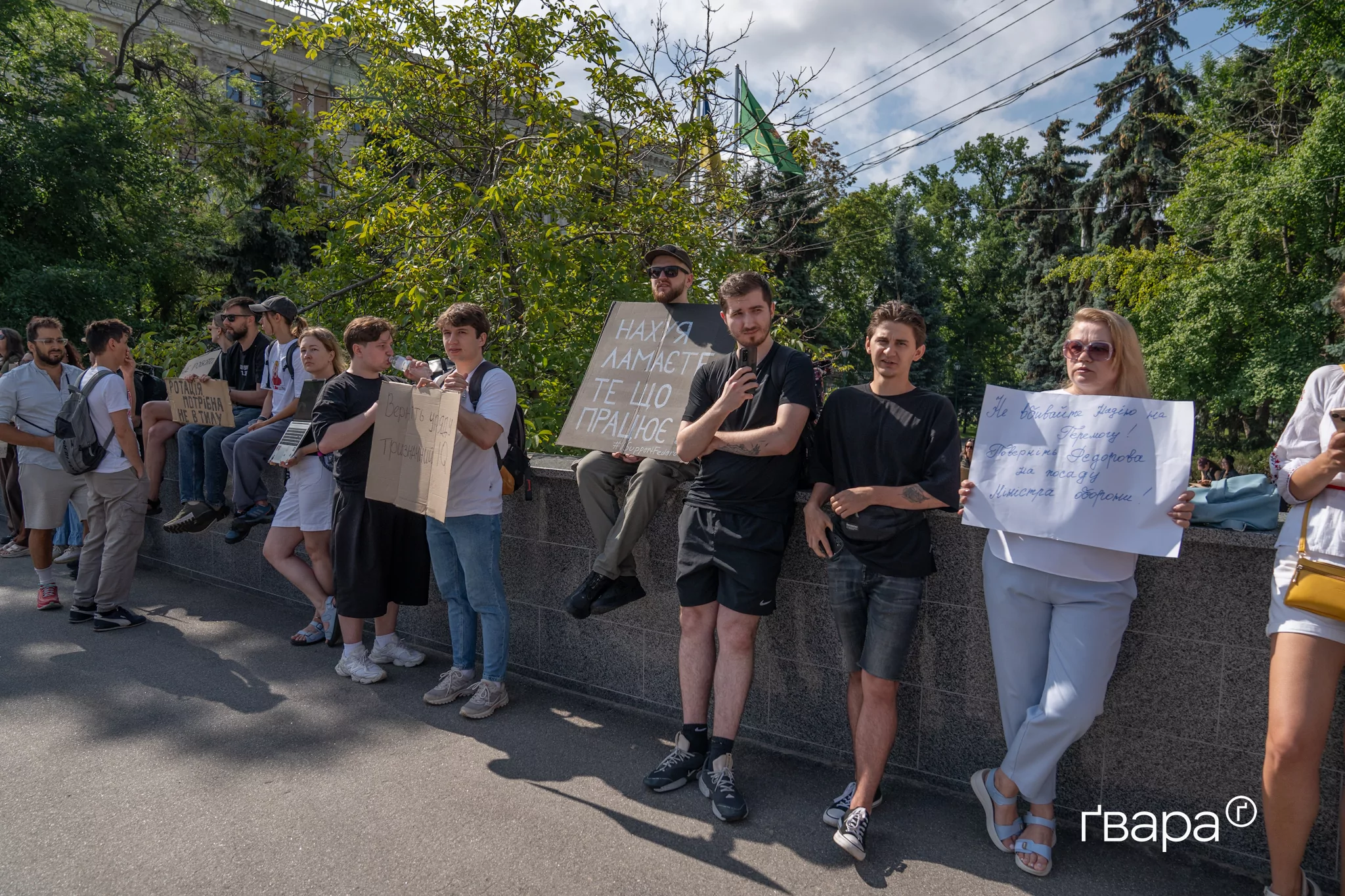 зображення до посту: &laquo;Результат заважає?&raquo;: у Харкові відбувся протест проти відставки міністра оборони Федорова &mdash; фото