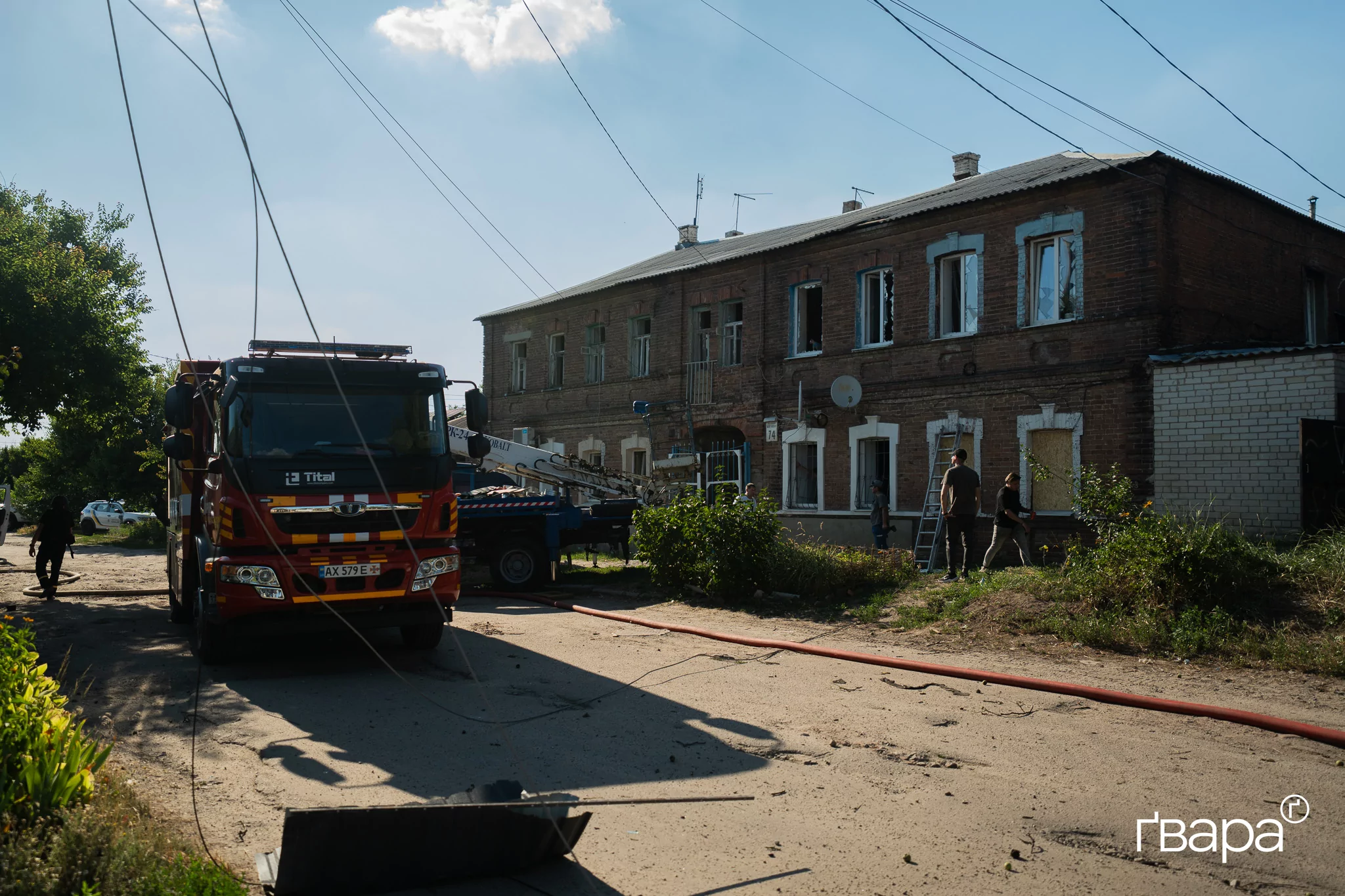 зображення до посту: &laquo;Я хочу, щоб Путін здох&raquo;: наслідки авіаційних ударів по Харкову &mdash; фото