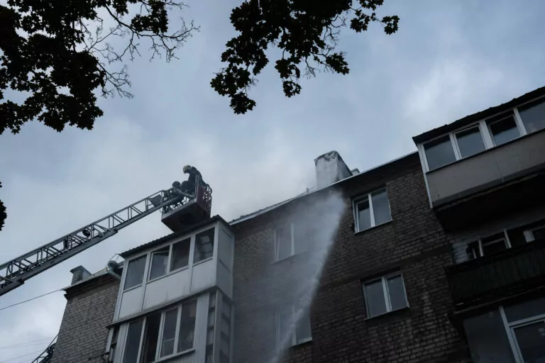 Russian jet-powered drone attacks 5-story apartment building in Kharkiv, injuring 9 (photos)