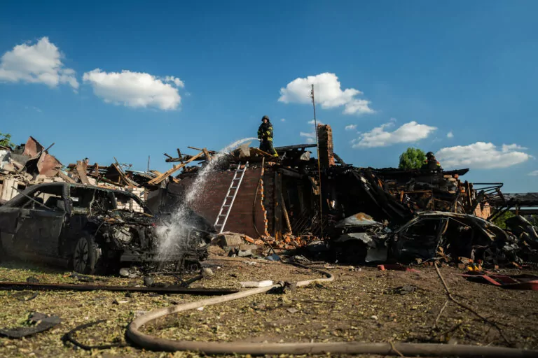 “I’m ready to tear Putin’s throat out” — Russia hits Kharkiv with 7 glide bombs, killing 15-years-old boy, injuring at least 32 people (Photos)