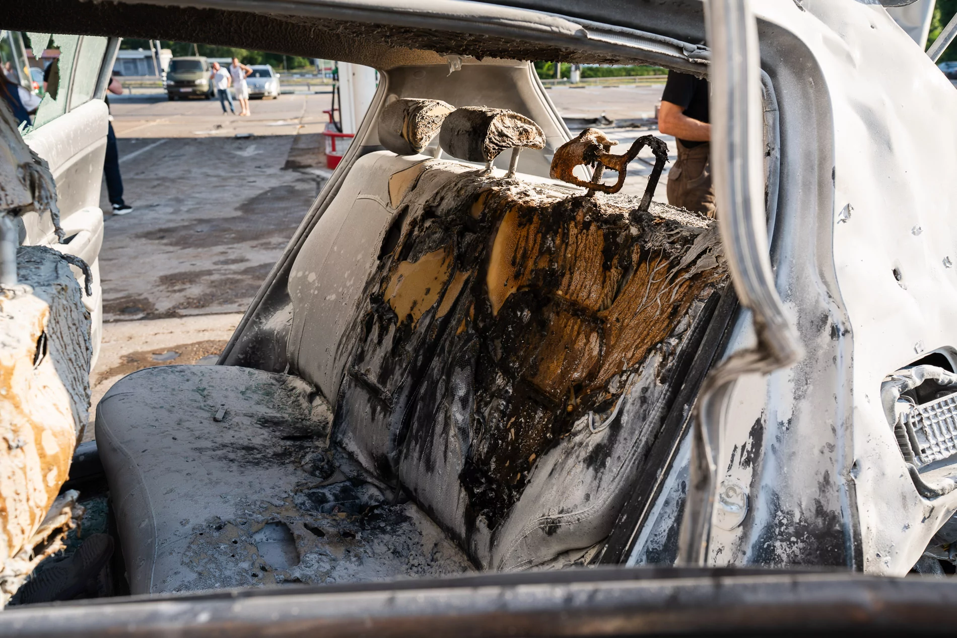 A car that was burnt down in the Russian FPV drone attack on Kharkiv on July 2, 2026 / Photo: Gwara Media, Miia Kliushnikova