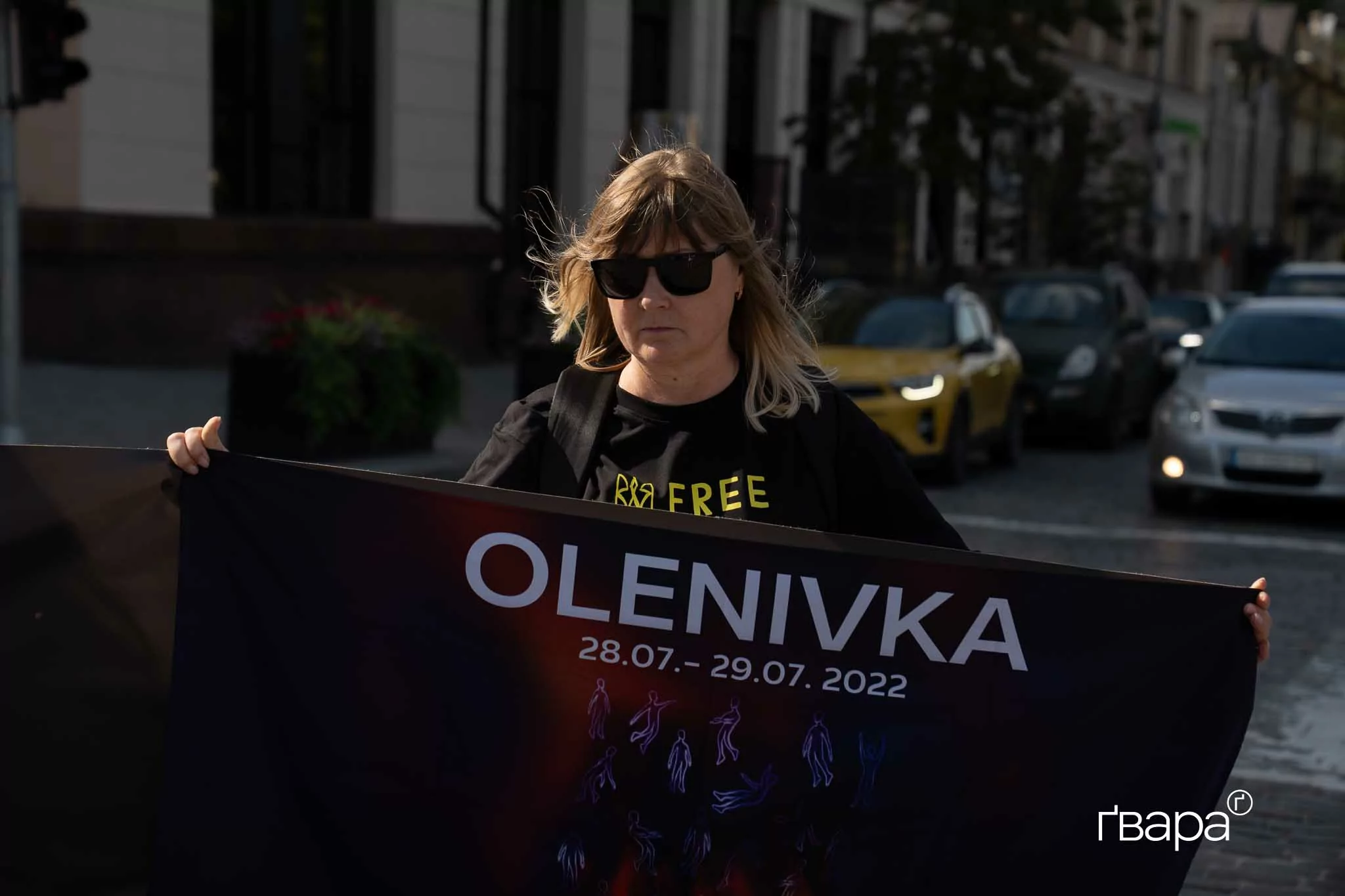 зображення до посту: &laquo;Ми живемо, тому що вони загинули і кожну хвилину віддають своє життя за нас&raquo;: У Харкові вшанували пам&rsquo;ять загиблих в Оленівці військових &mdash; фото