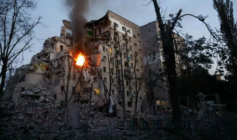 У Києві щонайменше 13 загиблих через російську атаку
