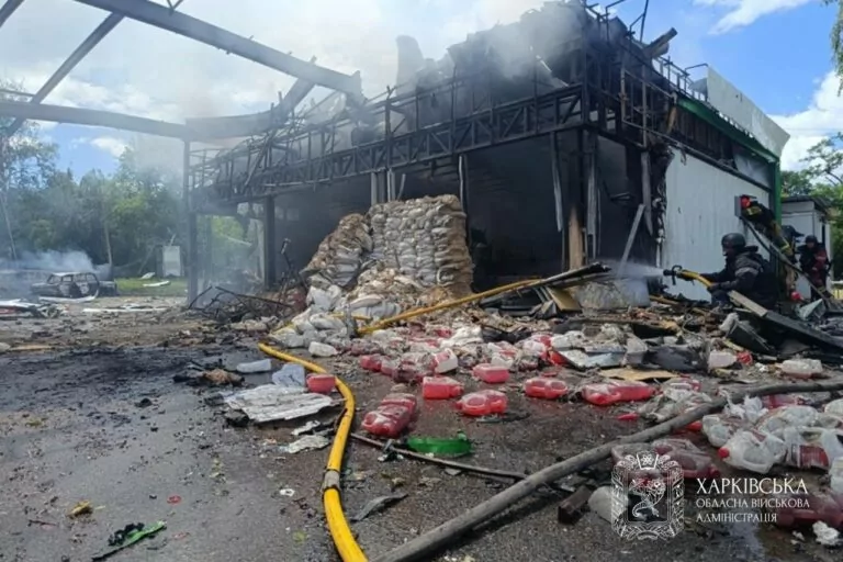 За останню добу в Ізюмі знищено дві АЗС