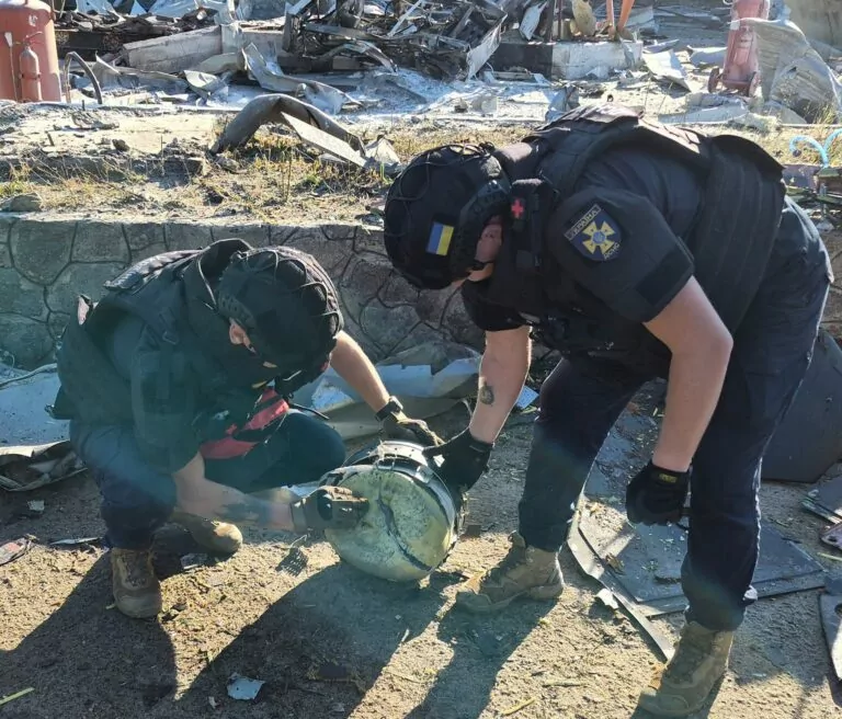 На одній з АЗС Харківщини вилучили нездетоновану бойову частину «Герані»