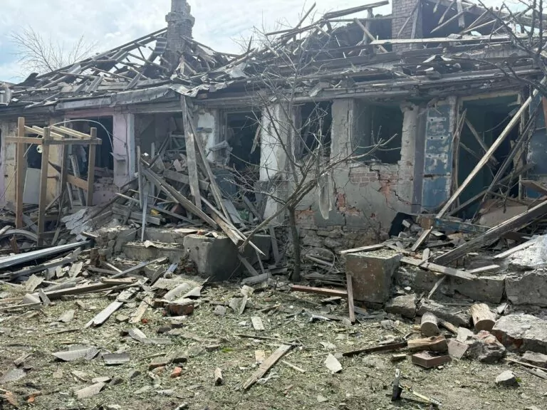 Russian forces attack Ukraine’s national postal service building in Izium, Kharkiv oblast