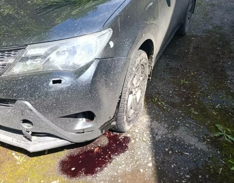 Росіяни атакували автівку у Золочеві: водій не постраждав