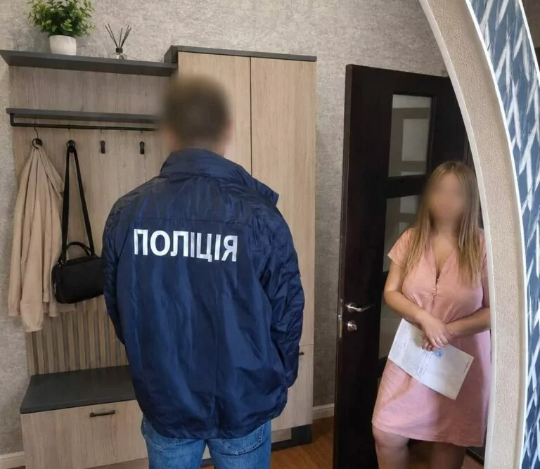 У Харкові жінку підозрюють у вербуванні дівчат для проституції
