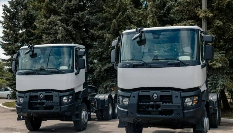 ДСНС Харківщини отримала два тягачі для гуманітарного розмінування