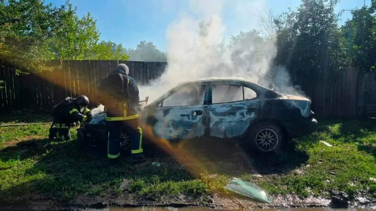 На Харківщині дрон РФ атакував цивільне авто: постраждали дві жінки
