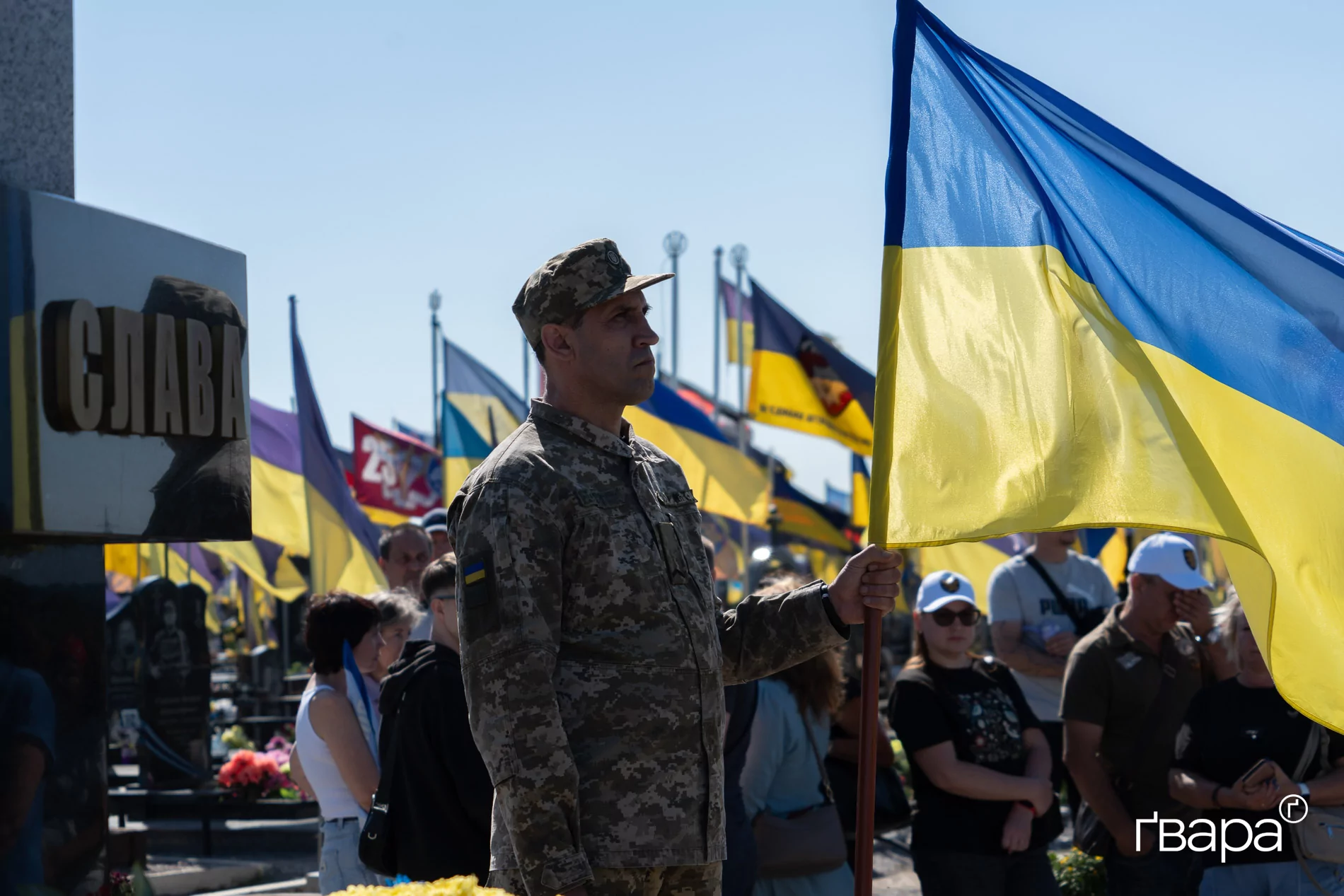 зображення до посту: У Харкові пройшов автопробіг до Дня памʼяті загиблих захисників та захисниць &mdash; фото