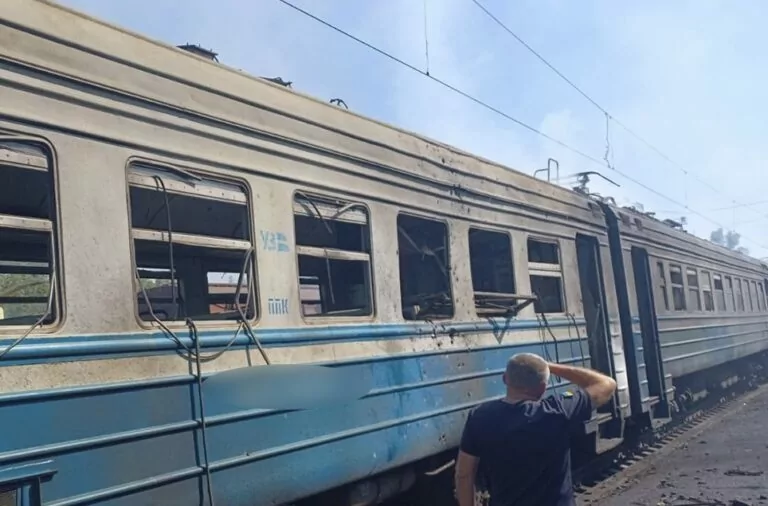 Росіяни повторно вдарили по залізниці в Лозівській громаді