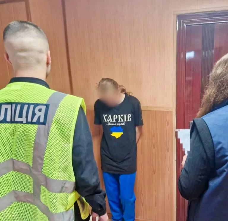 У Харкові 17-річну дівчину підозрюють у підпалах авто на понад 1,5 млн грн
