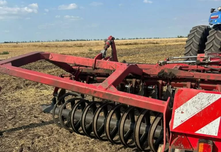 В Ізюмському районі Харківщини на вибухівці підірвався трактор 