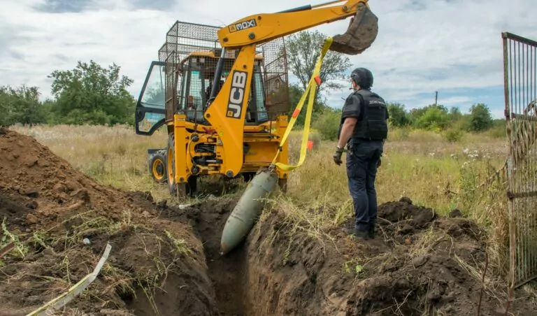 Сапери ДСНС вилучили дві 500-кілограмові авіабомби на Харківщині