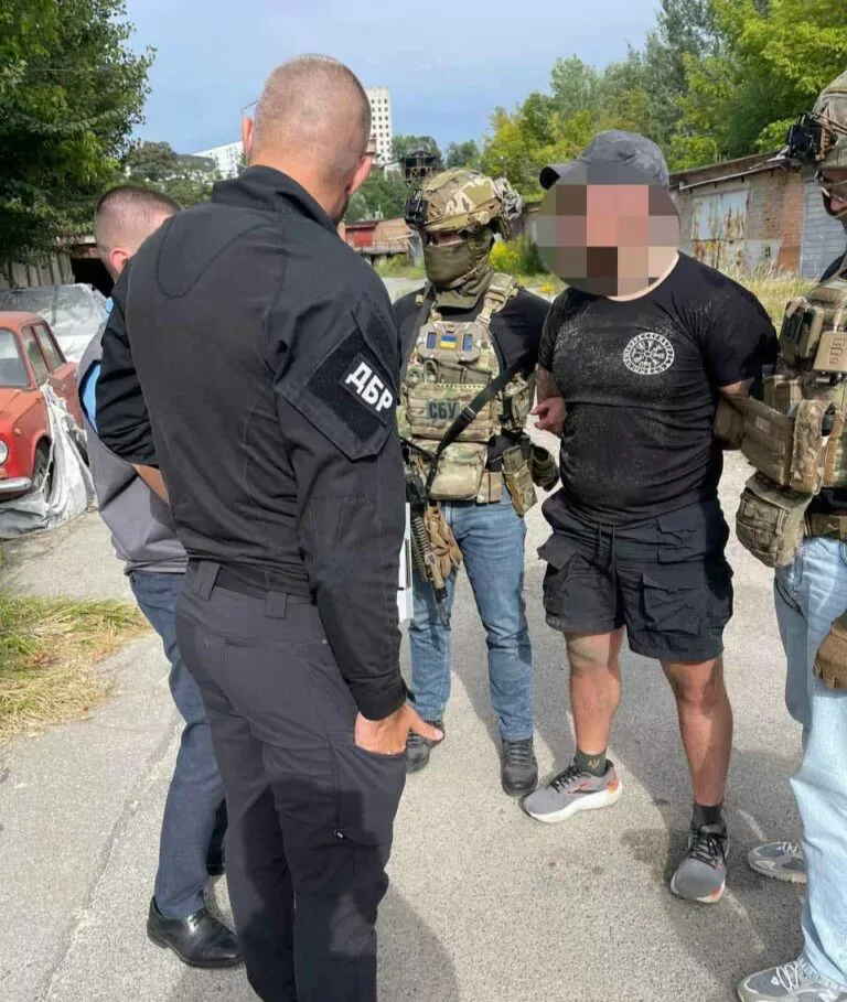У Харкові військового підозрюють у незаконному збуті зброї