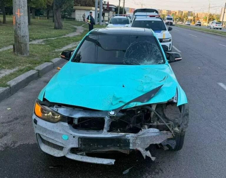 У Слобідському районі Харкова 18-річний водій «БМВ» на смерть збив чоловіка